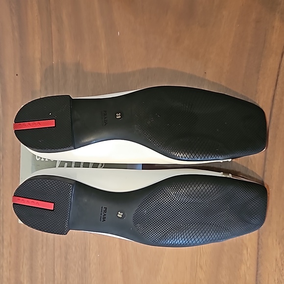 Prada white leather square toe flats, 1/2" heel. Size EU 39 look new - Picture 6 of 10